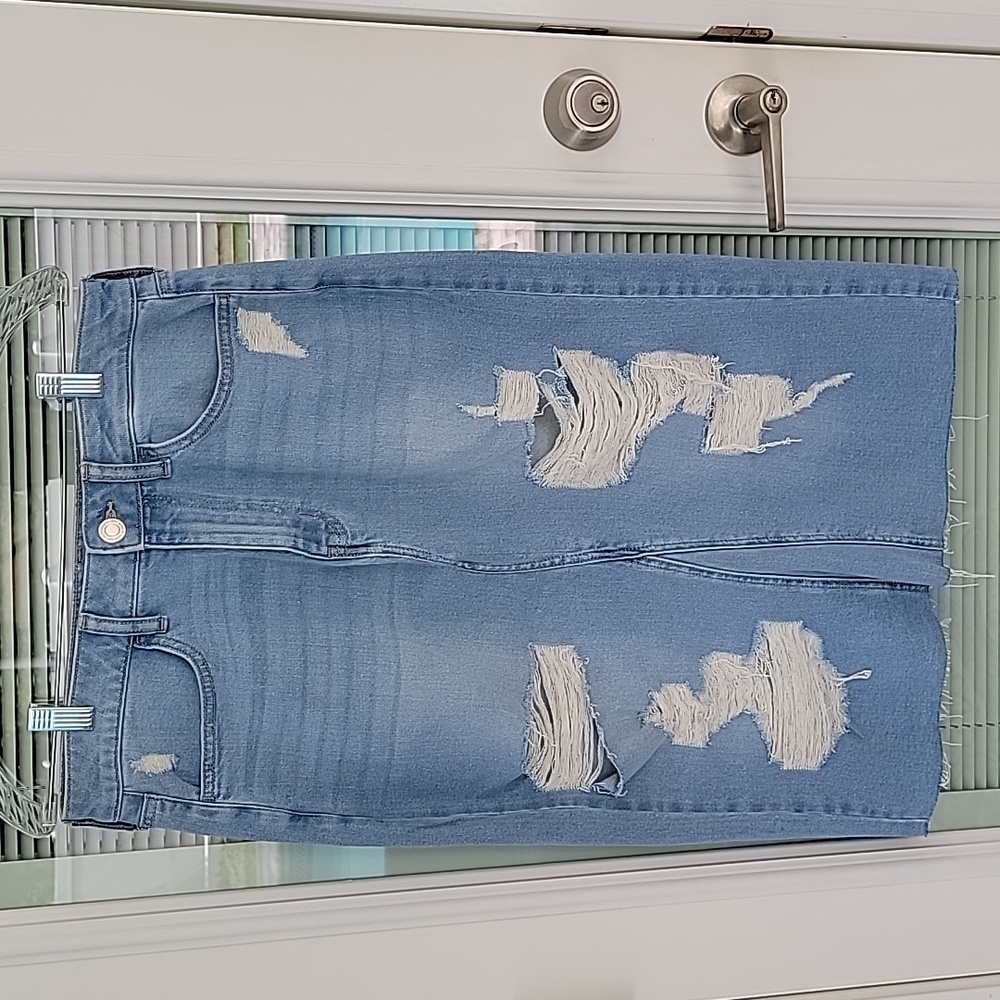 Denim Midi Lightwash Distressed Skirt
